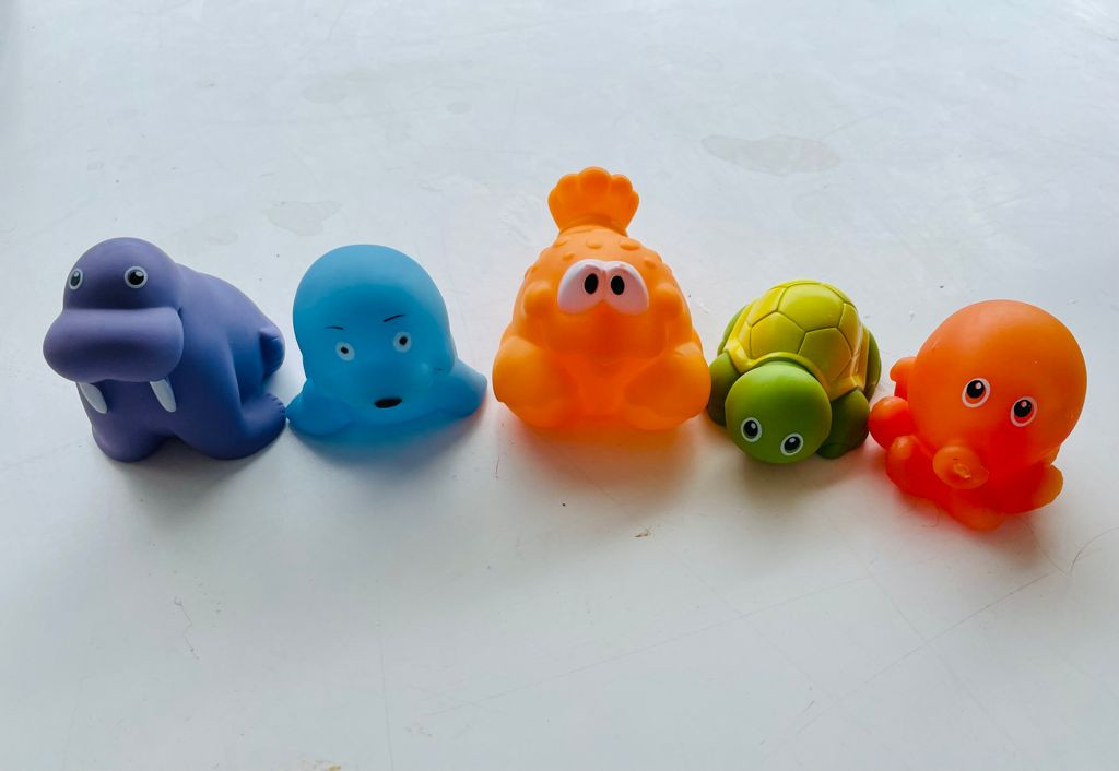 Badetiere Badespielzeug Wasserspielzeug