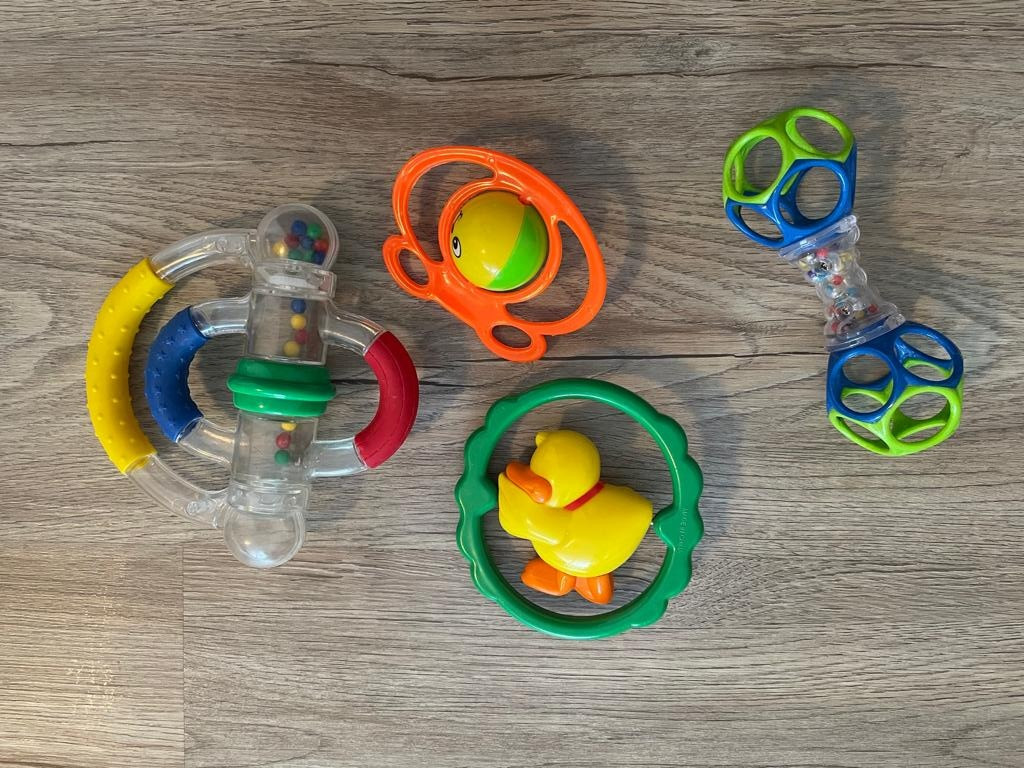 Baby Spielzeug Rassel O-Ball Set