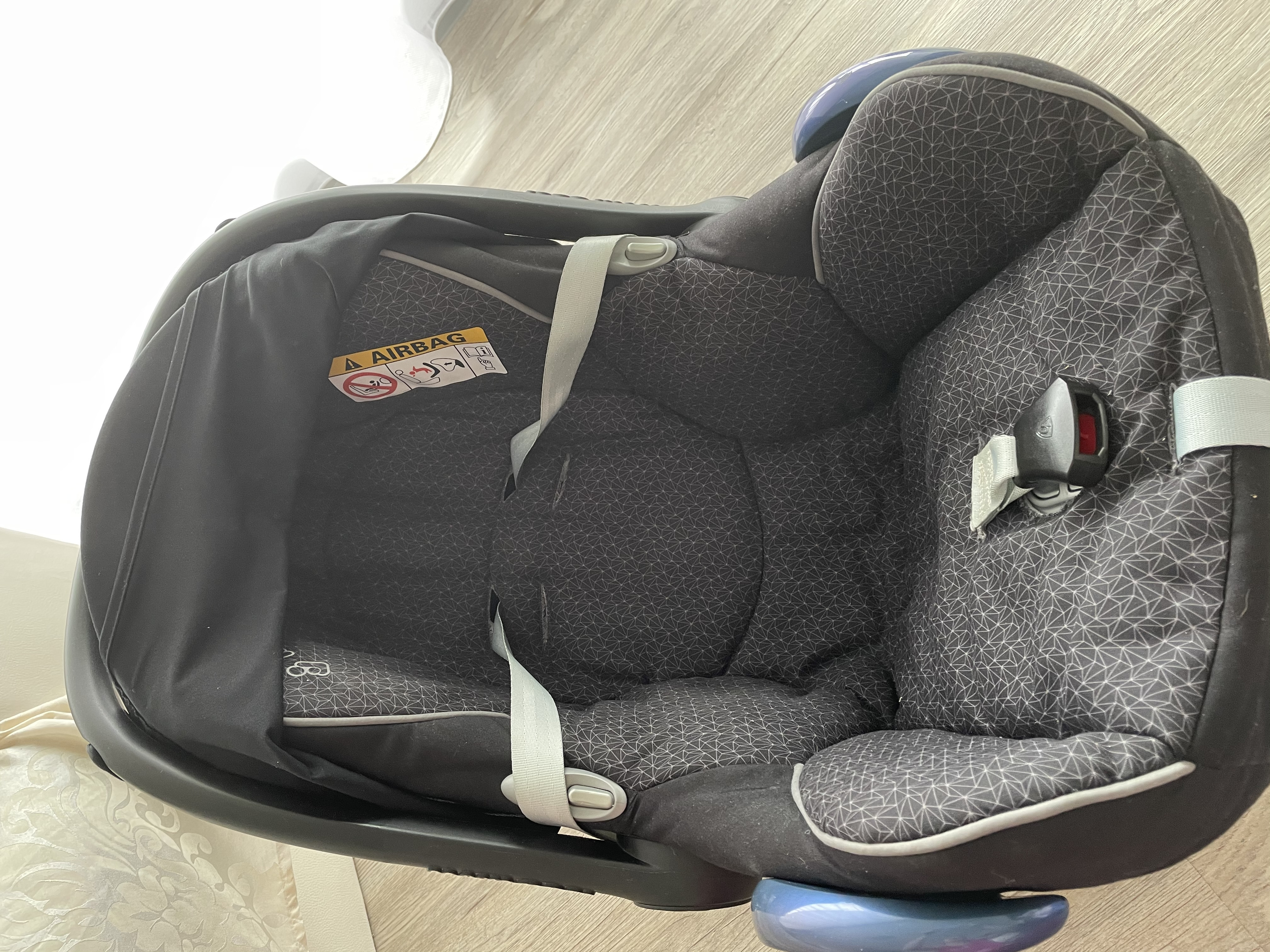 Original  Maxi cosi Babyschale cabrio fix