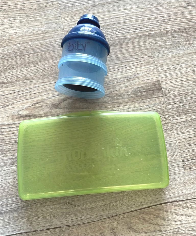 Milchpulver Portionierer von Bibi und Dose