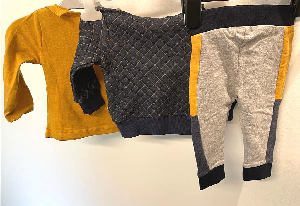 Set Kapuzenjacke, Langarmshirt, Hose Gr. 68 Jungs Flohmarkt