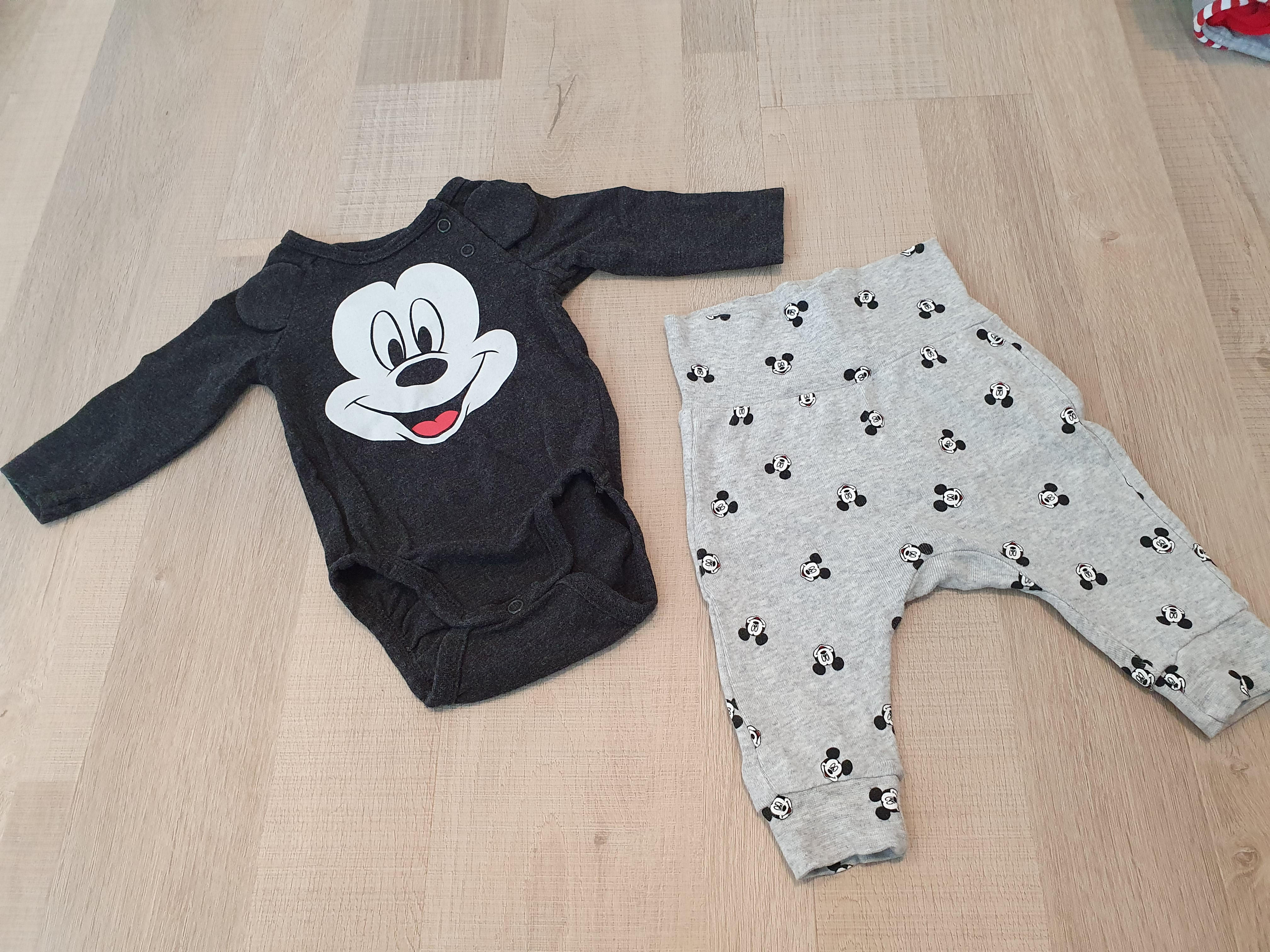 Mickey Mouse Body und Hose