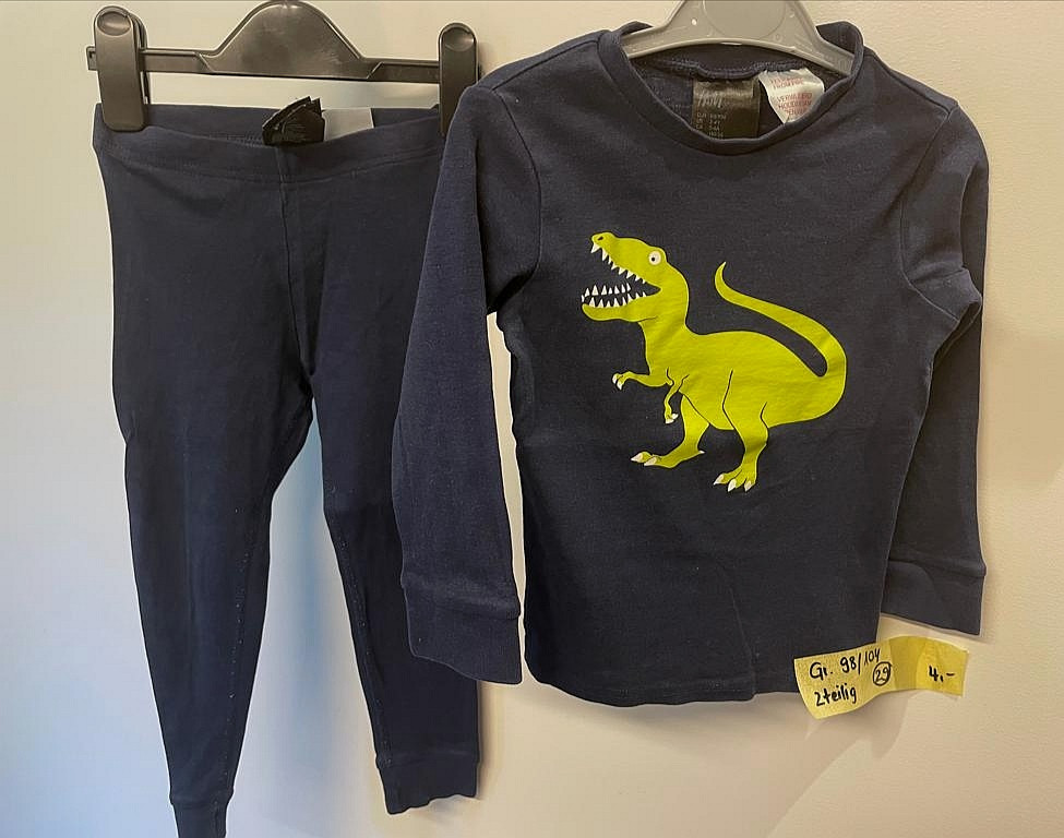 Pyjama Schlafanzug für Jungs Gr. 98-104 Flohmarkt