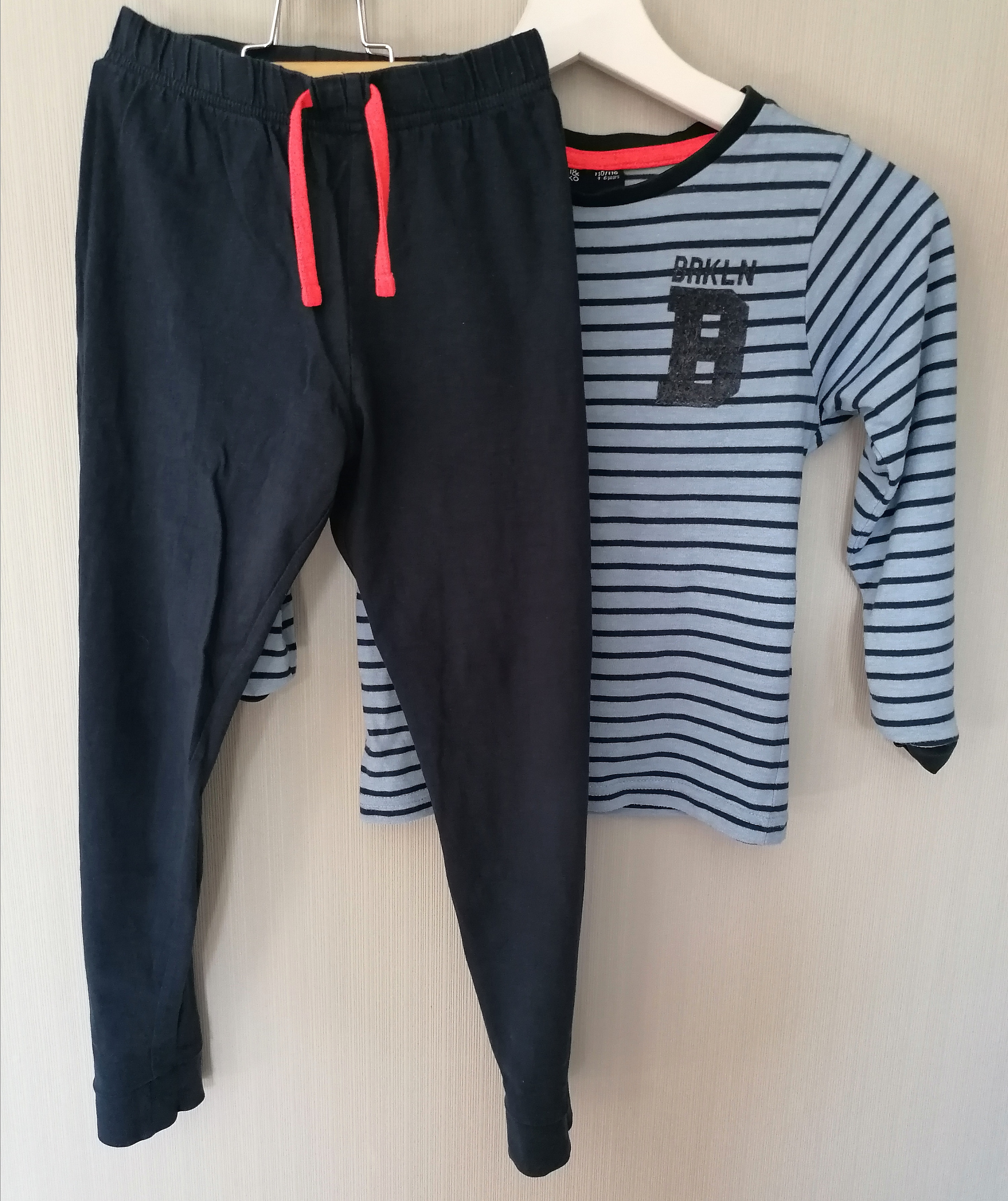Pyjama Schlafanzug für Jungs Gr. 110-116  Flohmarkt