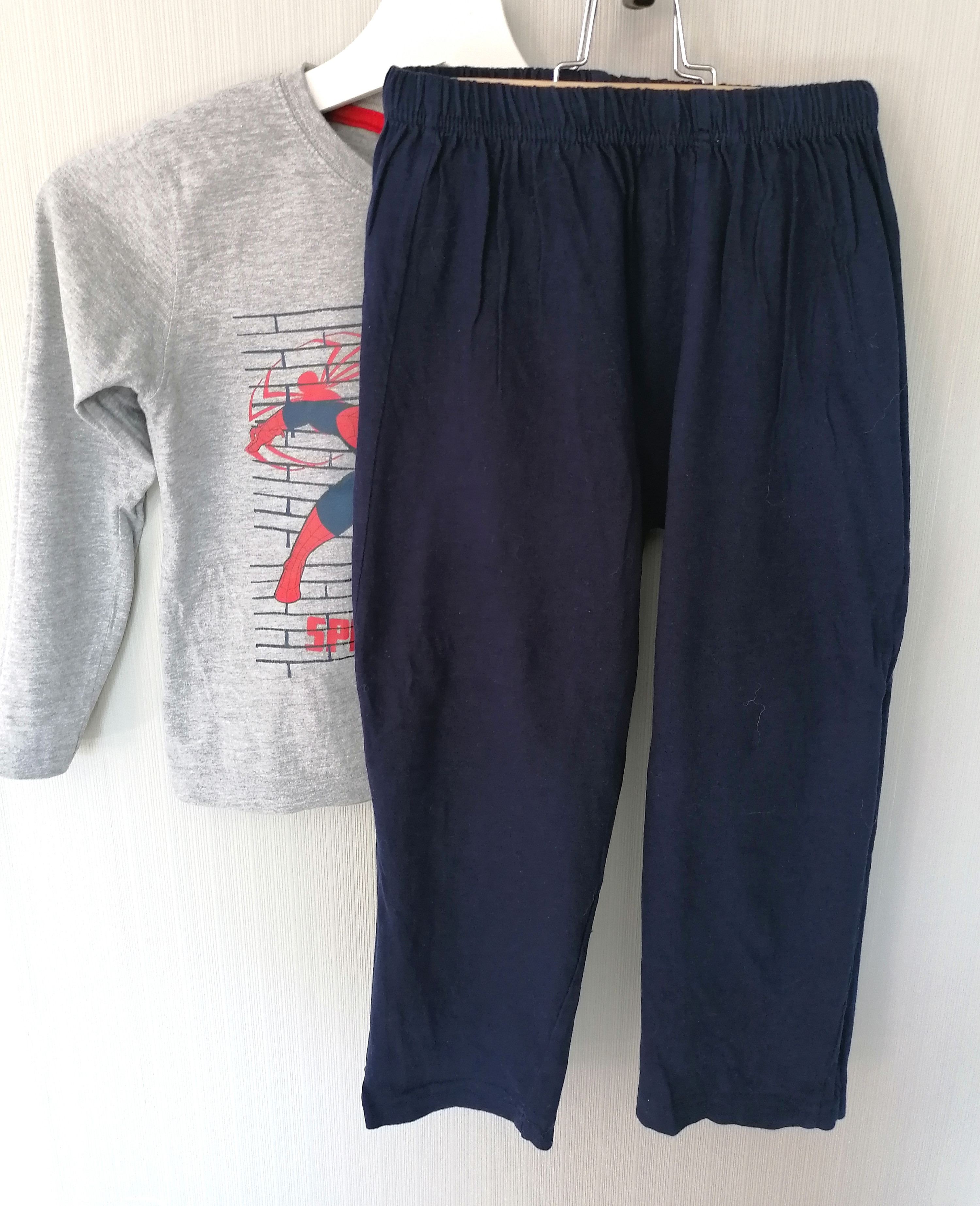 Pyjama Schlafanzug für Jungs Gr. 110-116  Flohmarkt