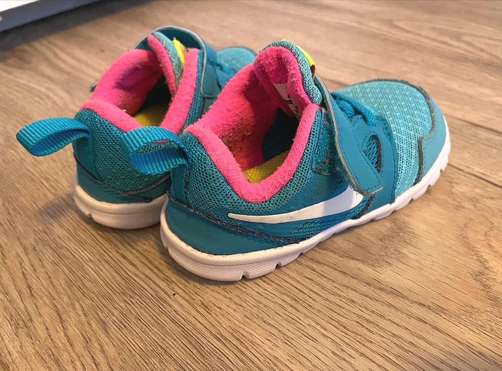 Schuhe Nike Sneaker Gr. 23  23,5